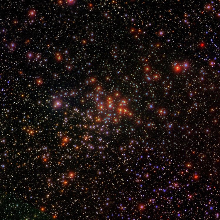 1200px NGC2360 SDSS DR14 panor e1570143080384